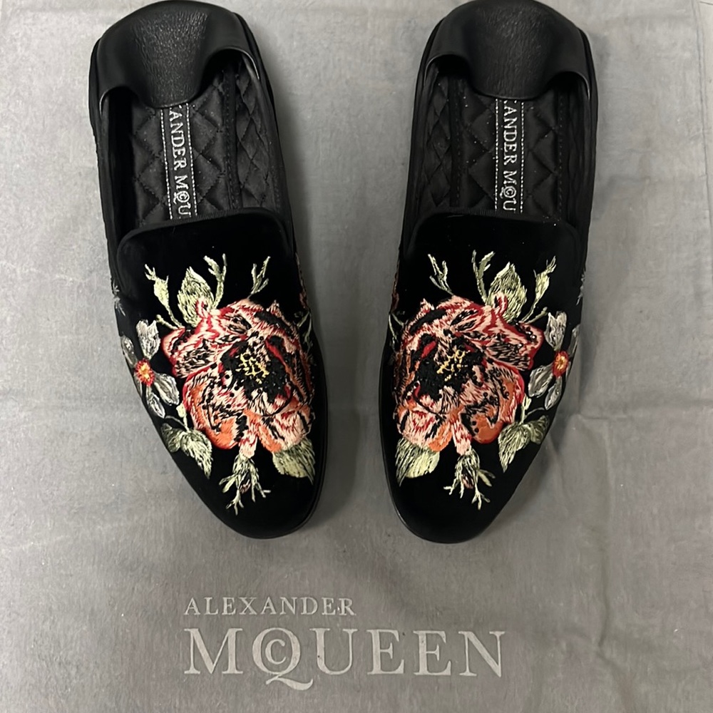 Alexander McQueen Velvet Embroidered Rhinestone Flats/Slipper Size 8 NWT - Picture 1 of 9